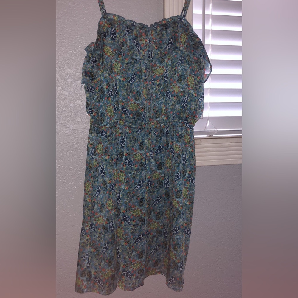 All $3 piece clothing. - Picture 3 of 13